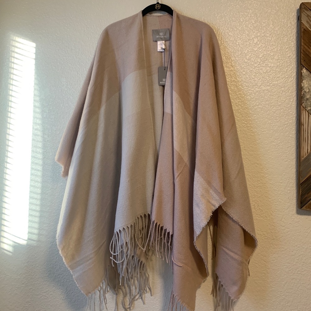 NWT Soia & Kyo shawl